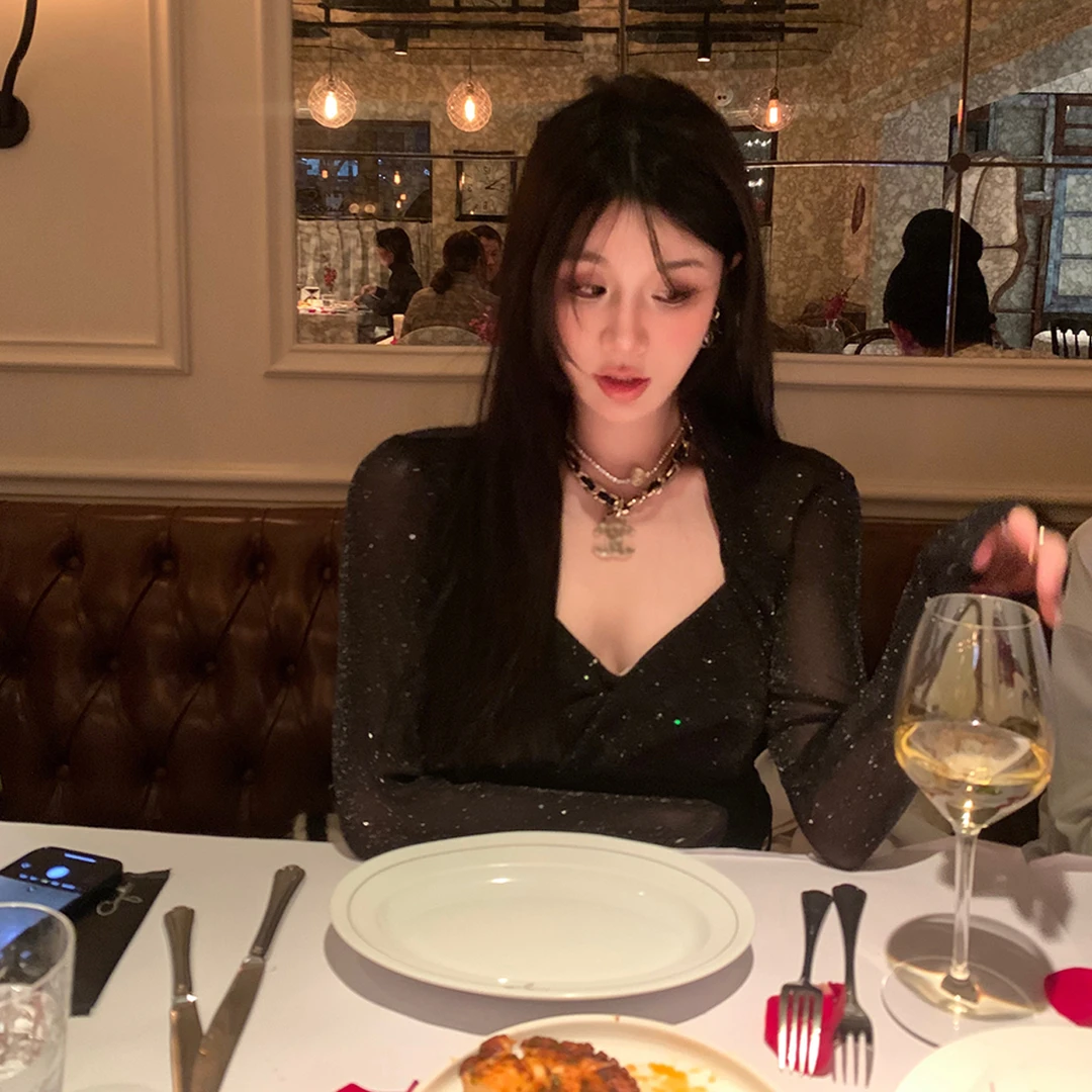 【IUIU ONLINE】黑夜银河细闪小上衣蕾丝长袖性感黑色修身小衫