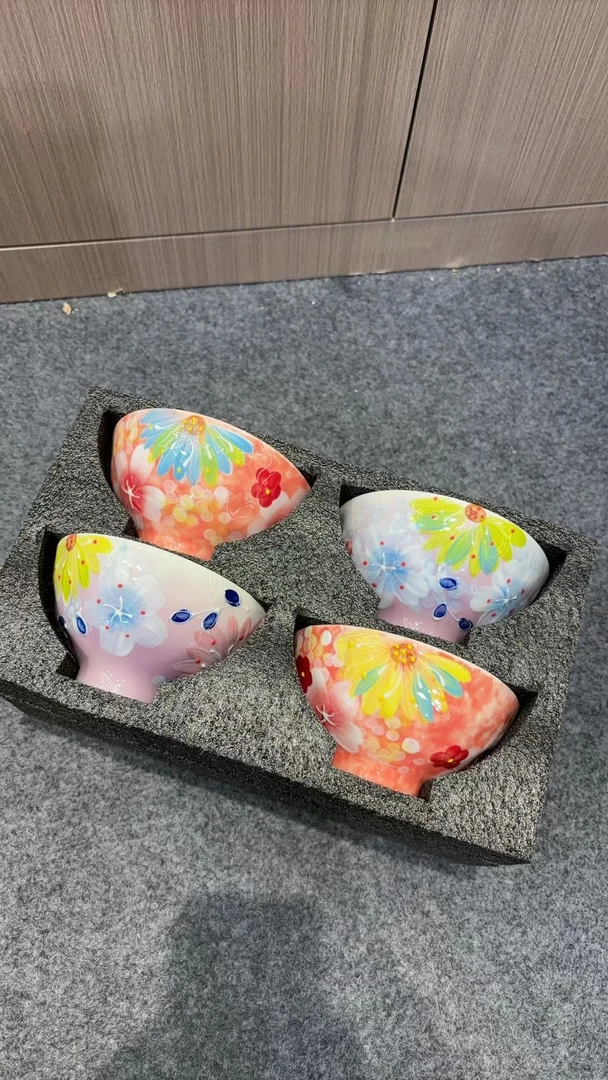 濑户烧-新款高脚碗4个礼盒装（随机加一个）