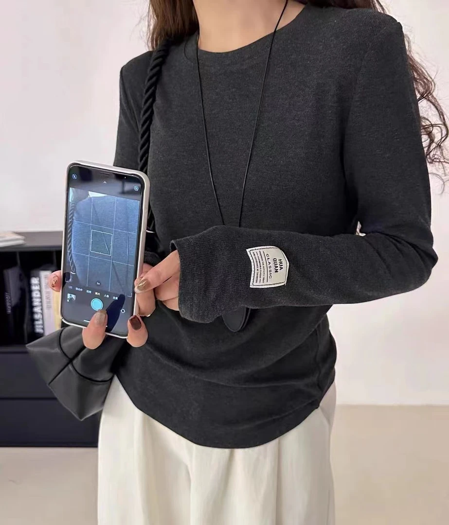 哇，福袋里面有件衣服，主播同款内搭，点点福袋