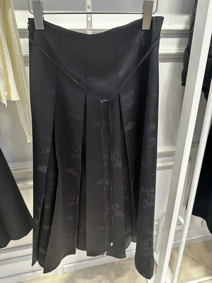 伊家2024冬改良马面裙高腰伞裙新中式提花半身裙