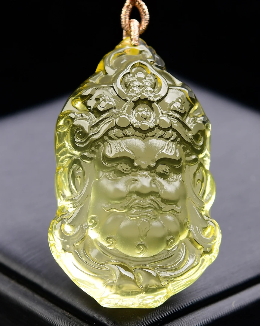 天然黄水晶黄财神吊坠，晶体通透，尺寸50*31*18mm