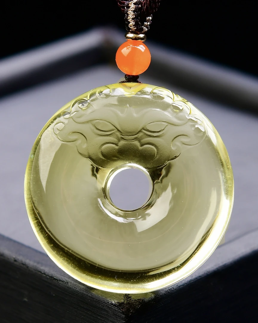天然黄水晶平安扣吊坠，兽头平安扣吊坠，尺寸 36*36*12mm 重量28克