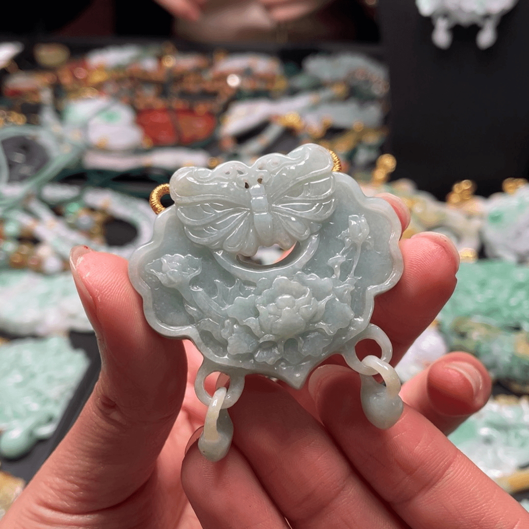 翡翠颈饰未镶嵌fvhhvxggvhjbj