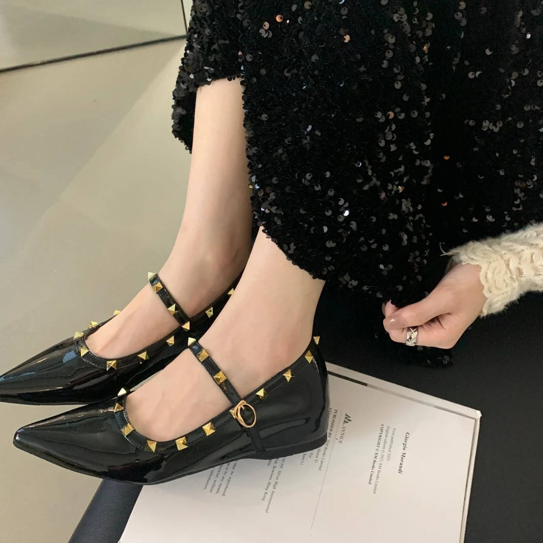 XYR 1185-5 设计感小众铆钉一字带玛丽珍漆皮时髦女鞋内增高单鞋