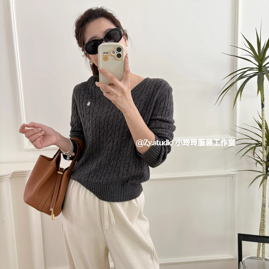 高品质刺绣小马v领毛衣5938