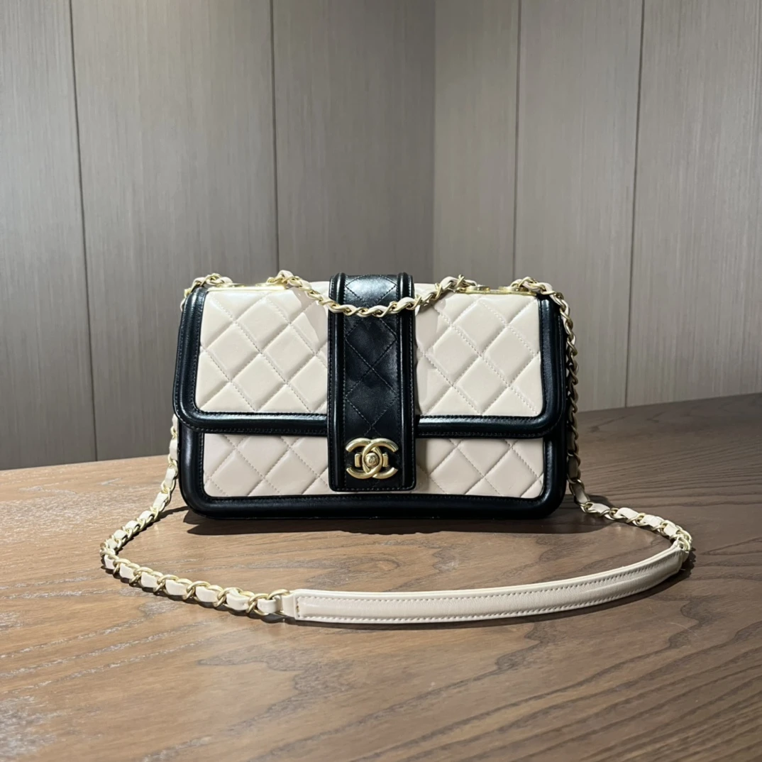 99新 Chanel/香奈儿  奶茶色拼黑金菱格纹口盖包 尺寸26×16 tt