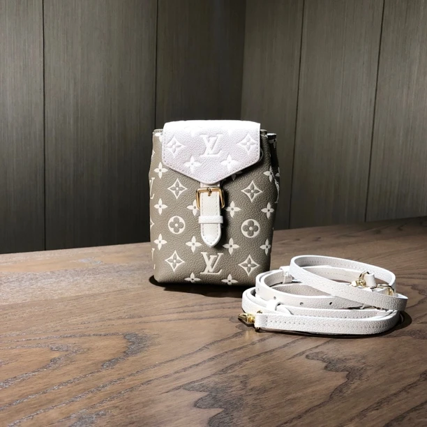 99新 LouisVuitton/路易威登 LV路易威登 牛油果绿迷你小书包