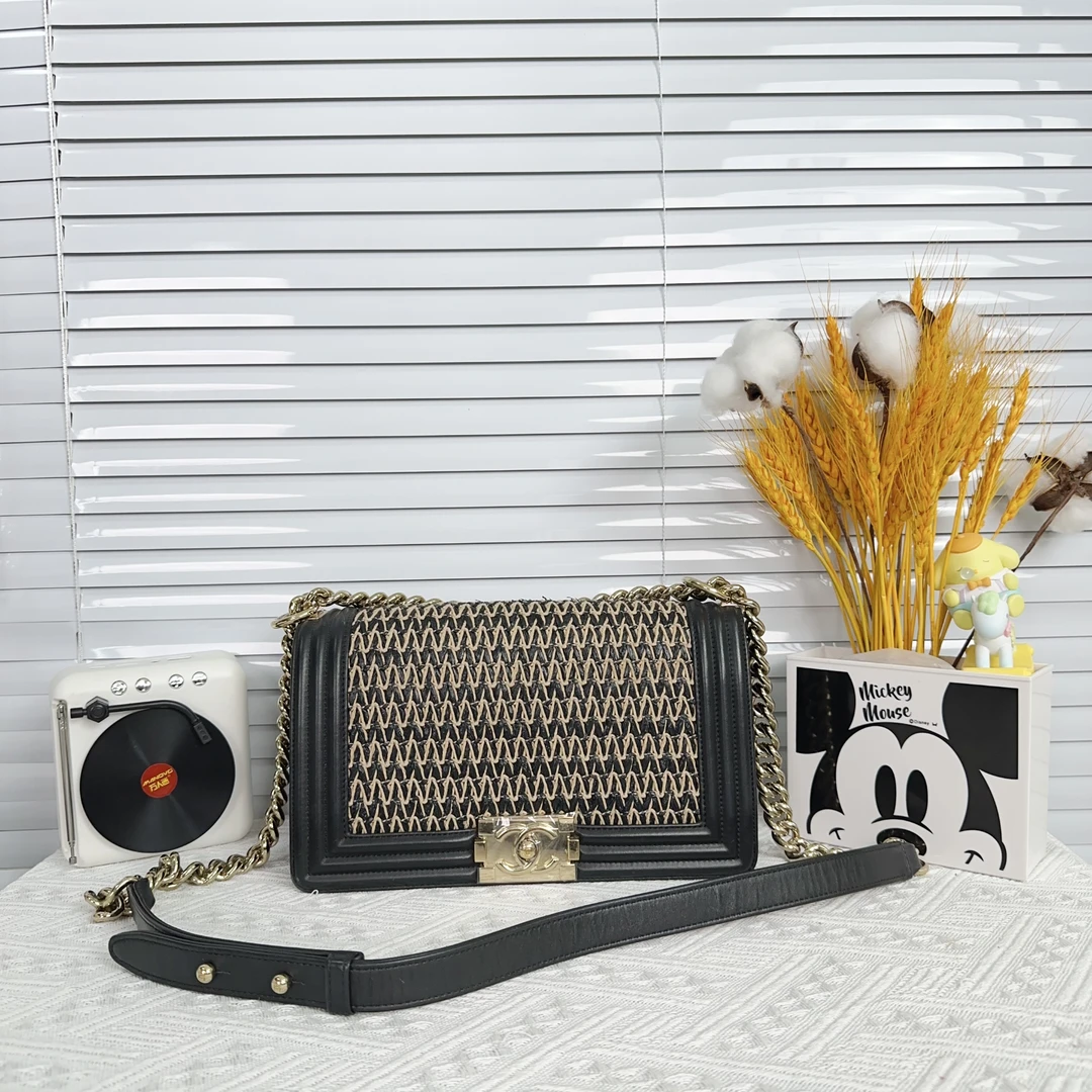 99新 Chanel/香奈儿 leboy限量草编斜挎包 27开 尺寸25x15 cc