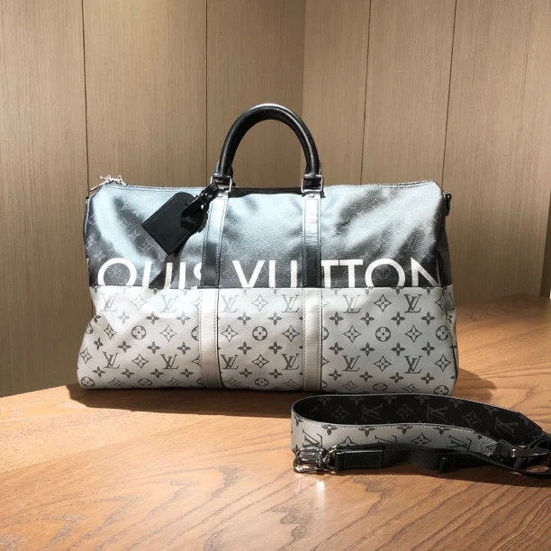 99新  LV路易威登 黑银拼接旅行袋 尺寸50x29