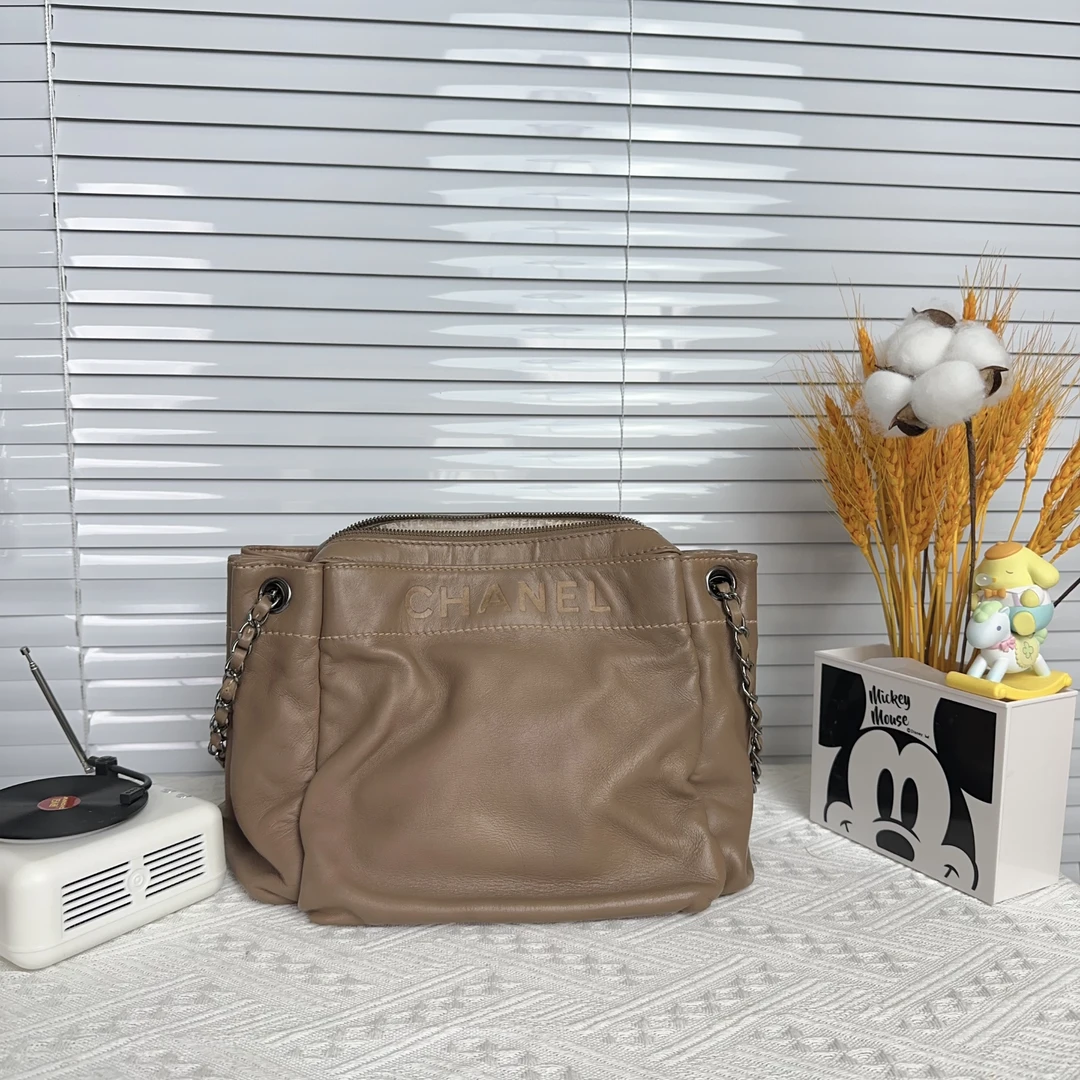 99新 Chanel/香奈儿 奶茶色手提包 9开 尺寸31×22 cc