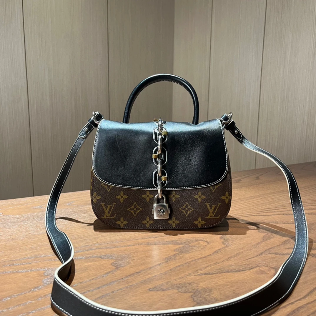 99新 LouisVuitton/路易威登 老花锁头马鞍包 尺寸20x16 sd