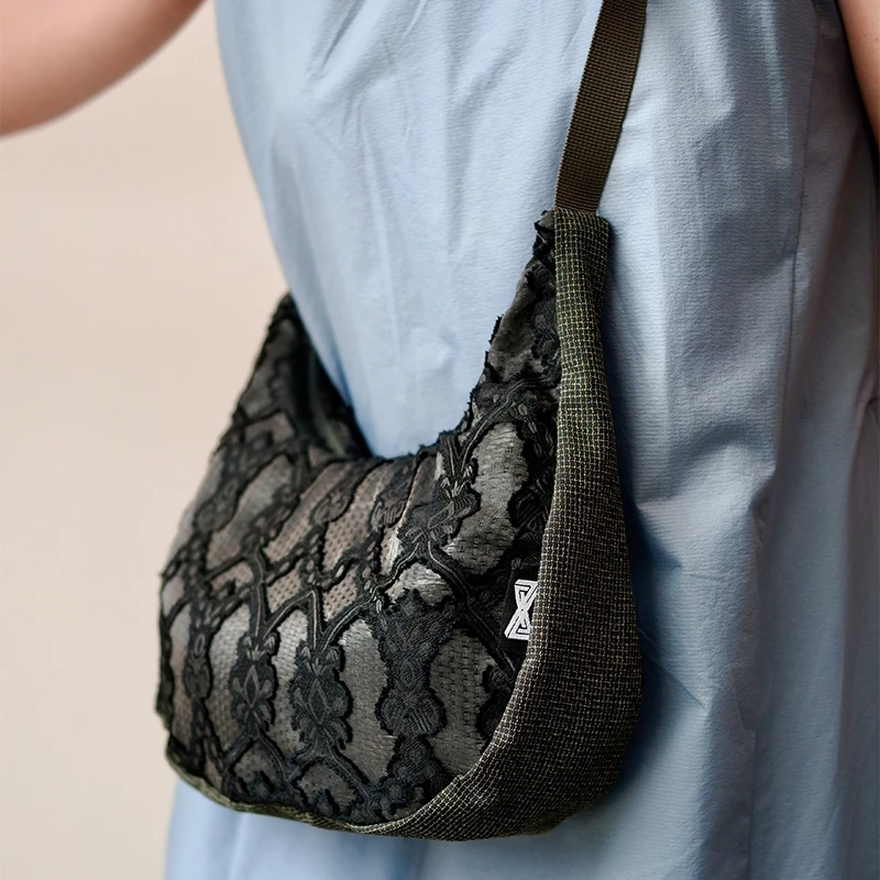 housedesign原创2024新轻便腋下包户外徒步斜挎小包透明手机包女