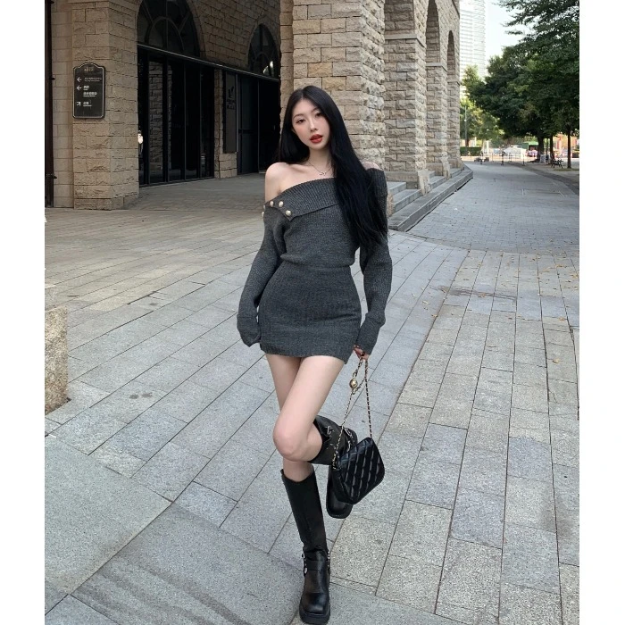 法式纯欲一字肩针织连衣裙女秋季灰色长袖打底裙气质收腰包臀裙子