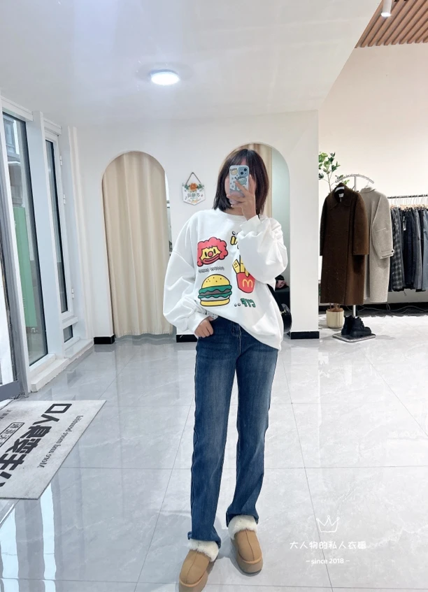 麦当卡通白色卫衣宽松圆领休闲