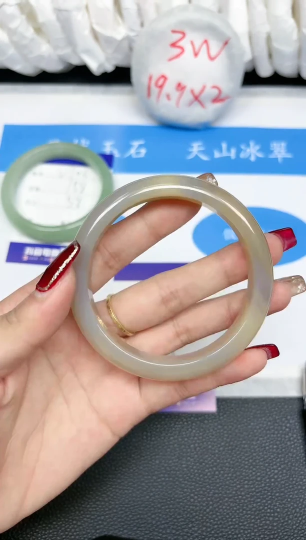 【闪购商品】石英质玉手镯未镶嵌V104