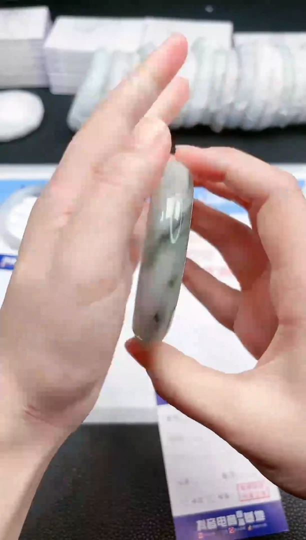 【闪购商品】石英质玉手镯未镶嵌179