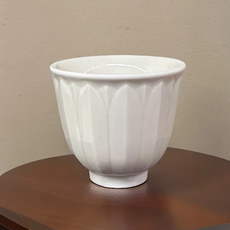 定瓷茶杯，经典款，莲瓣纹，定瓷精品茶杯。主人杯