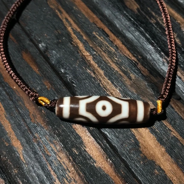 吉晟 焦糖色六眼白芯玛瑙锁骨链手工编绳