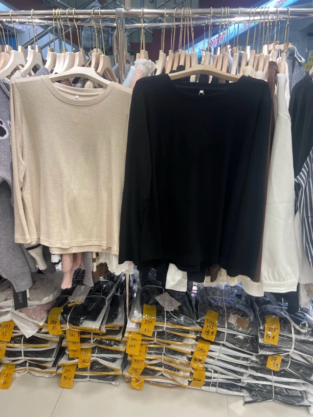 打底衣实体店高品质 搭配背带裤上衣