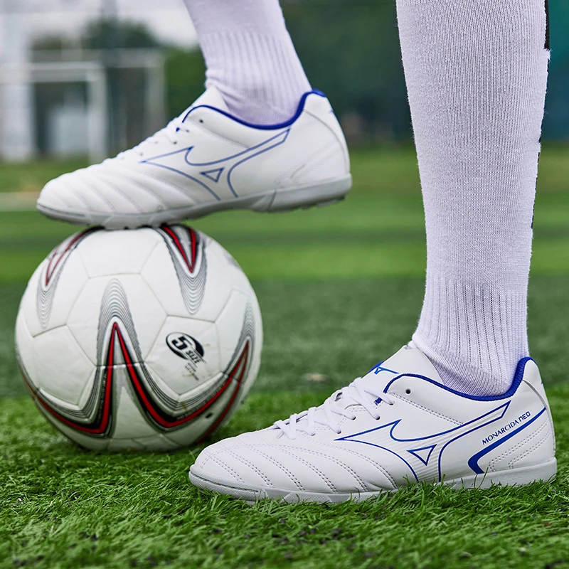 夏季足球鞋低帮碎钉男TF莫雷拉Morelia训练鞋爆款梅西c罗刺客透气