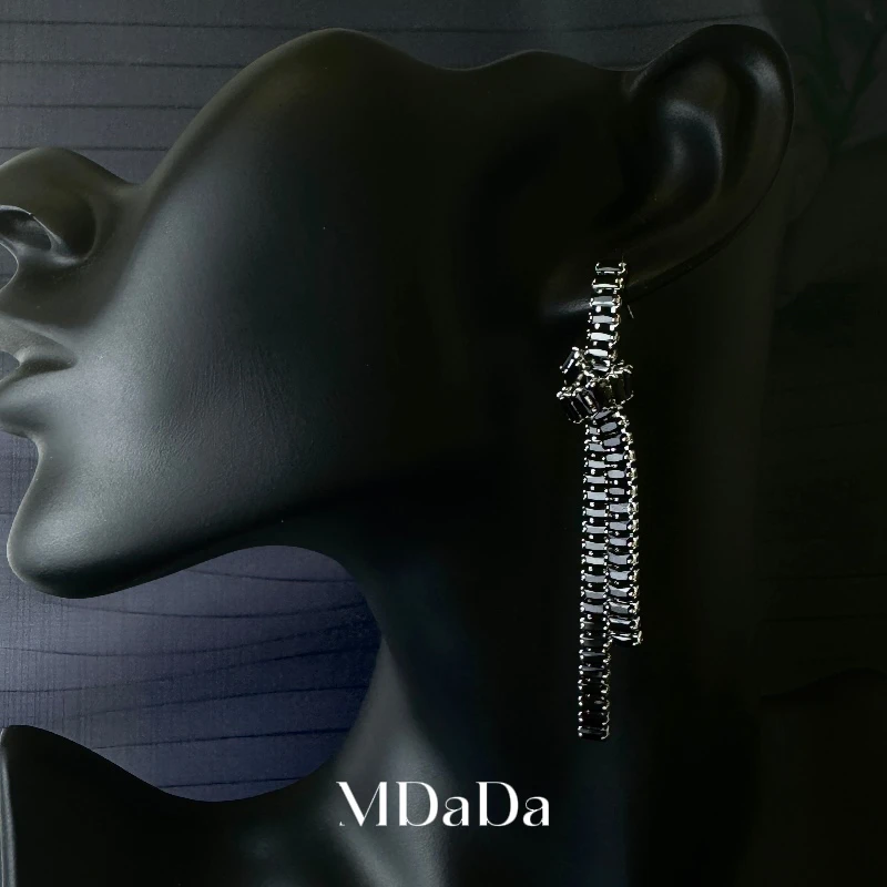 铜合金耳饰 轻奢高级长款锆石耳饰打结流苏气质晚会晚宴耳环