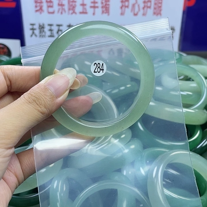 石英质玉手镯未镶嵌56