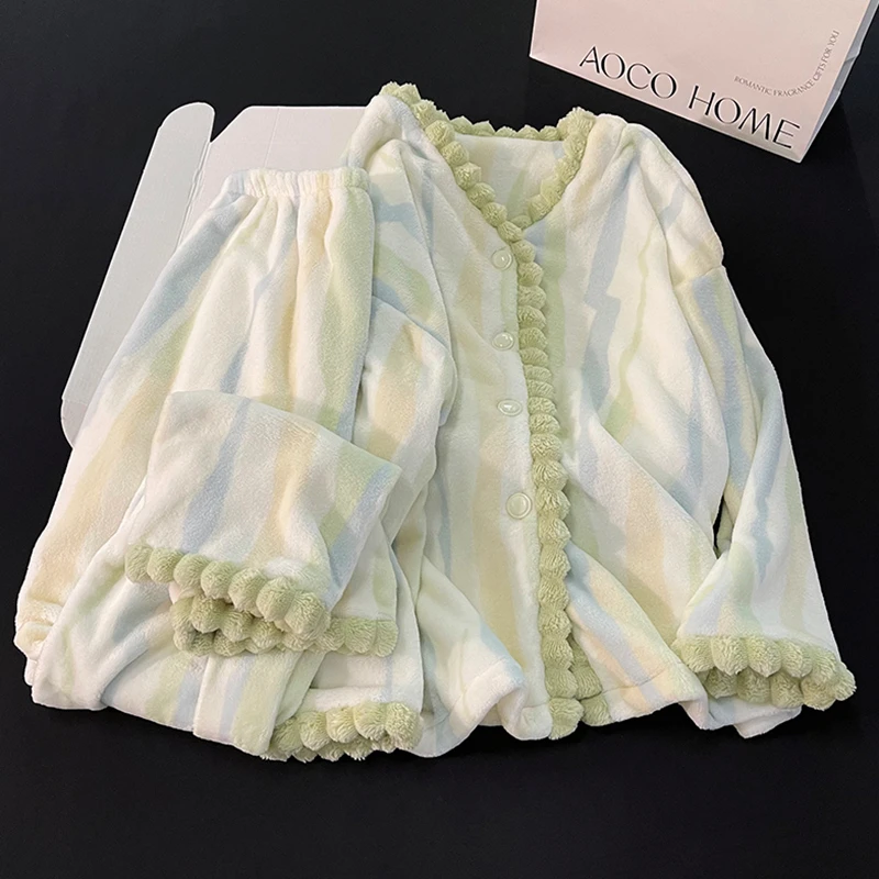 高级感睡衣女新款冬季珊瑚绒绿色加绒加厚保暖长袖开衫家居服套装