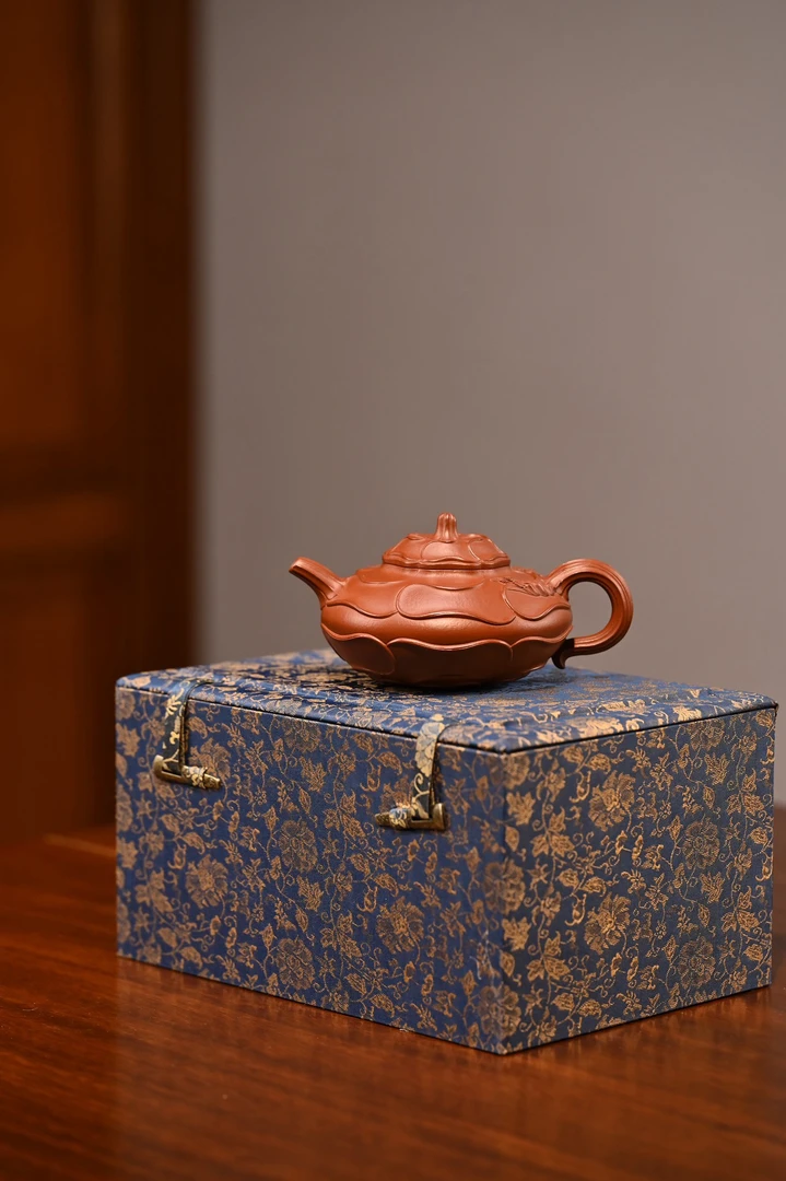 作者：王克克  壶名：风卷葵   泥料：朱泥  容量：260