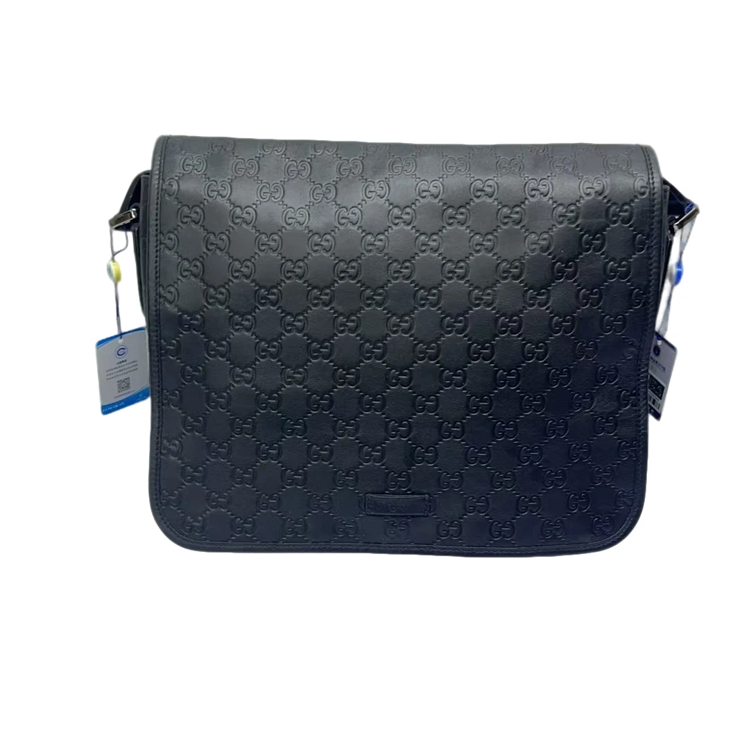 95新 GUCCI/古驰 古驰经典黑色全皮印花翻盖邮差包（966180）
