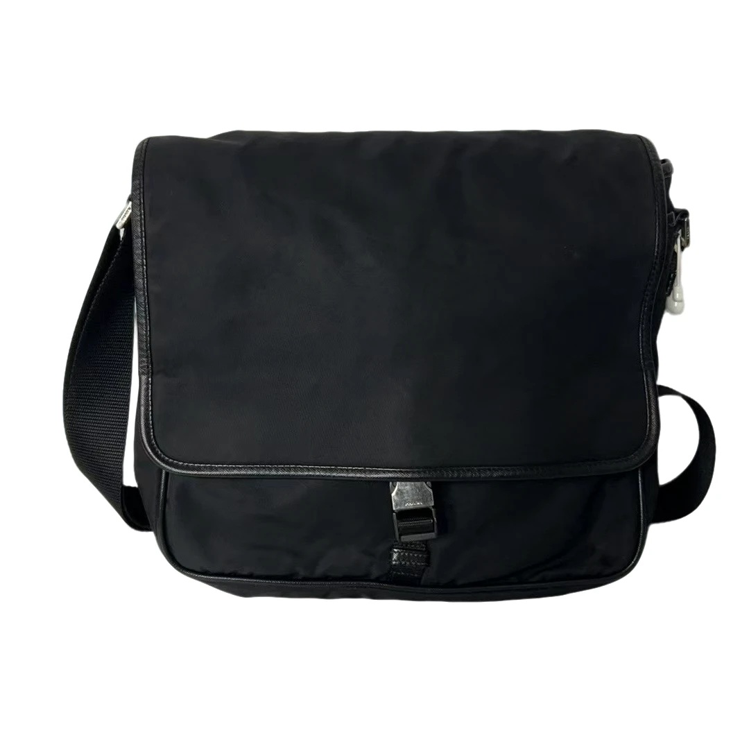 95新 Prada/普拉达 普拉达//经典黑色单扣帆布斜挎包中号（323100）