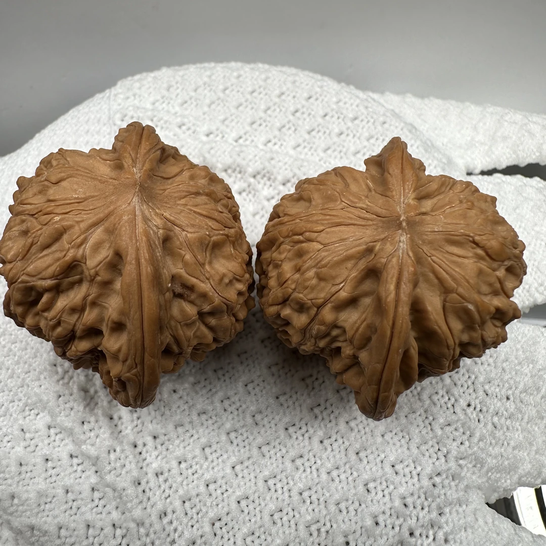 白茬核桃无打底手把件一对