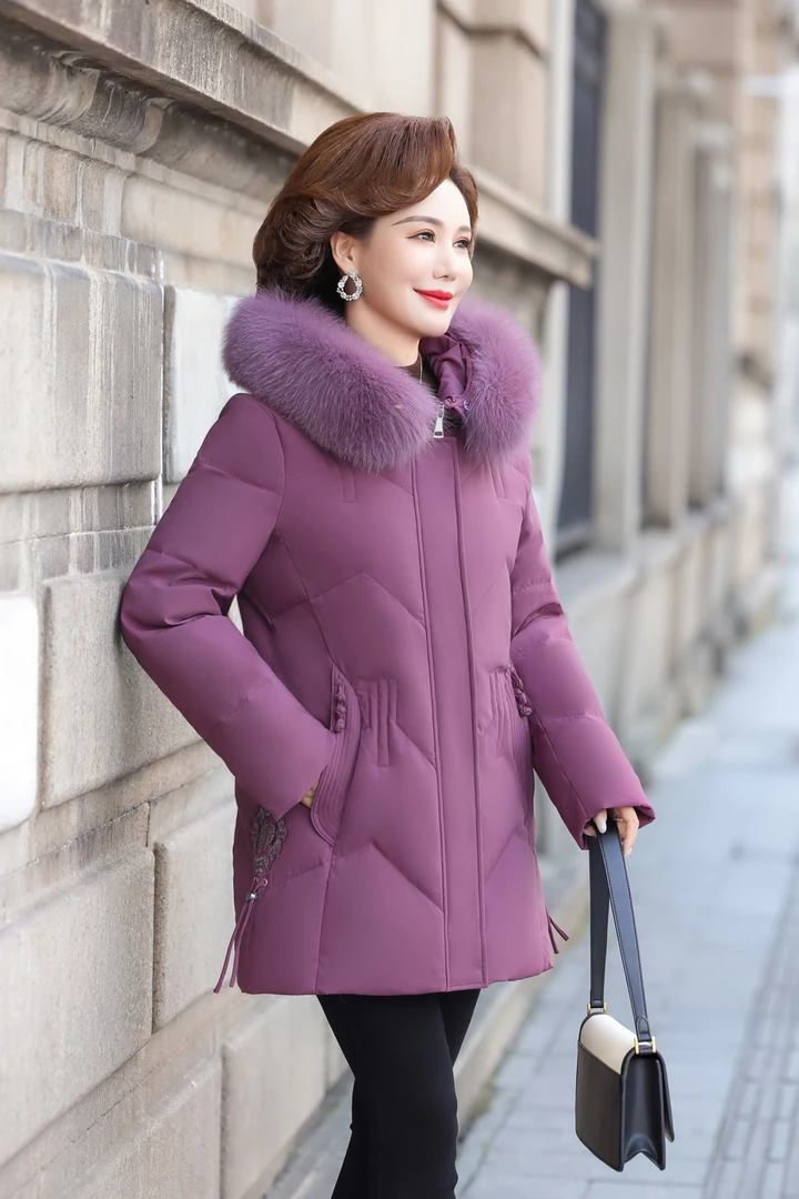 白鸭绒中年中老年女装大毛领加厚保暖宽松中老年人羽绒妈妈羽绒服