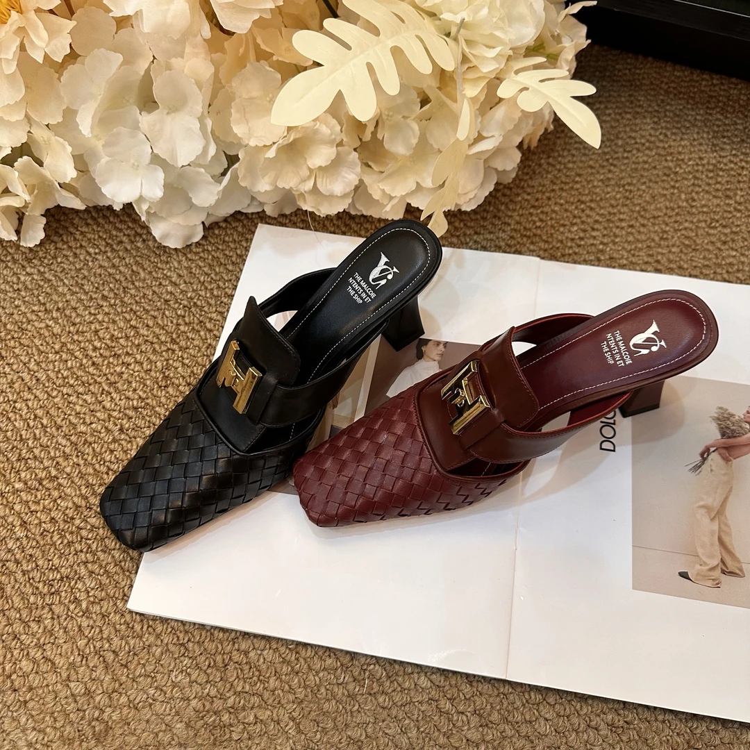 【Harviss】2025夏新款气质金扣手工编织包头真皮软面女士拖鞋-6cm