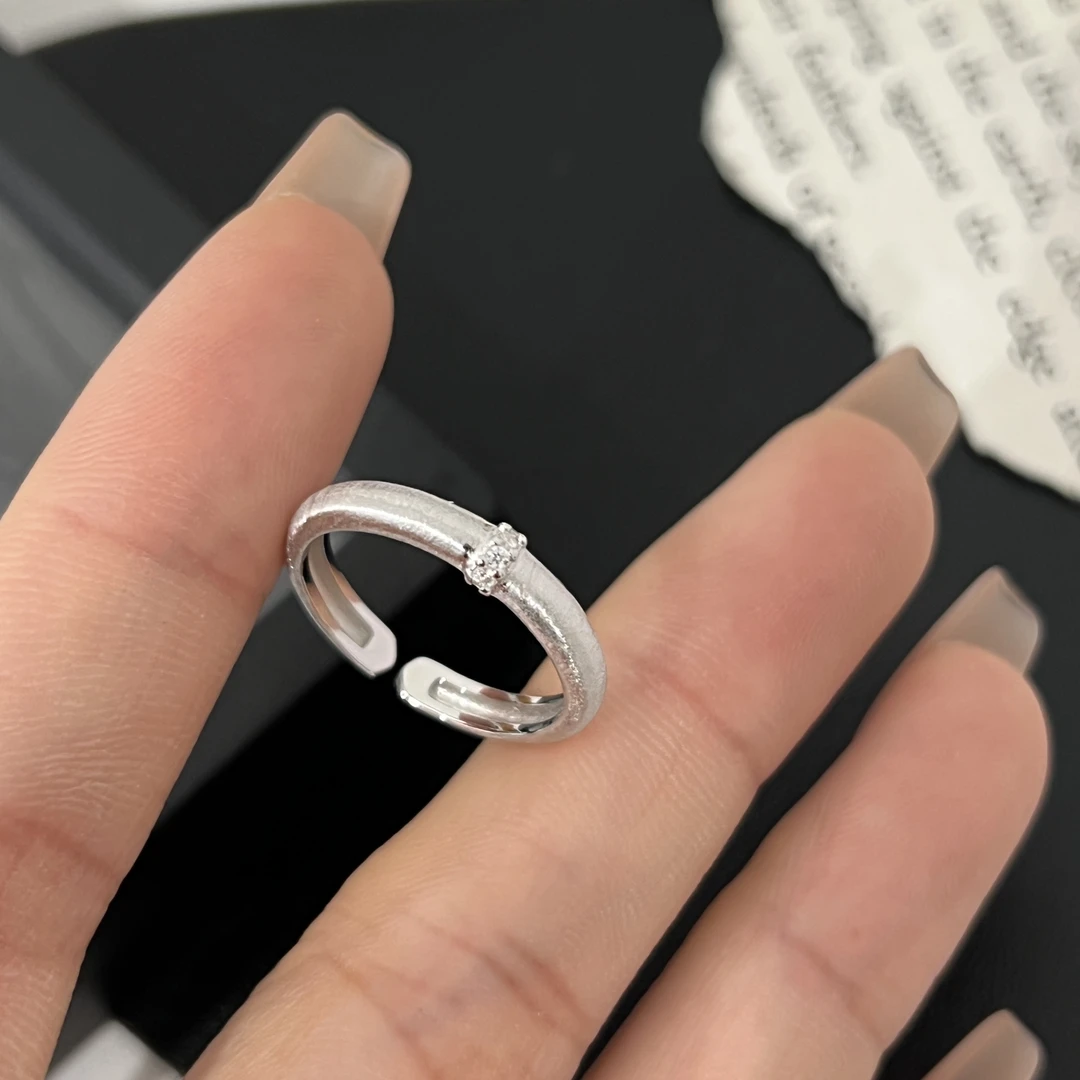 925银合成锆石戒指  《白月光》小众设计轻奢风简约缎面银戒指