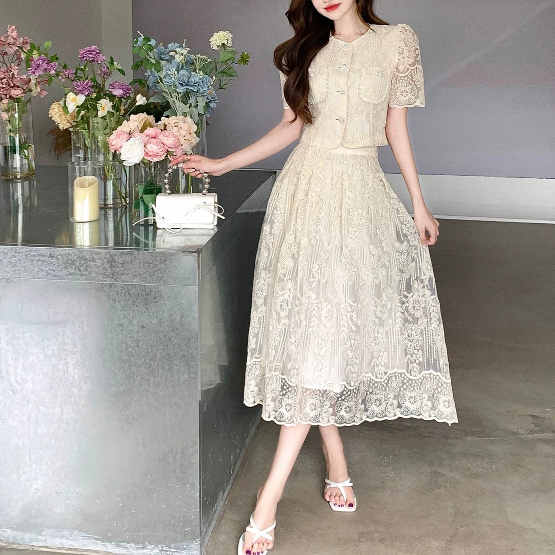 【现货】高级感名媛小香风钉珠水溶蕾丝短款上衣