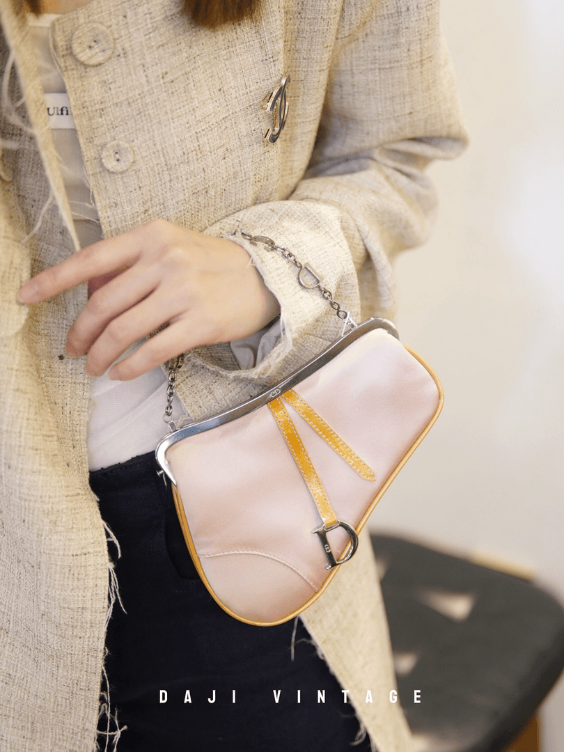 95新 DIOR/迪奥 大吉中古/Dior迪奥粉色缎面蛙口小手提包