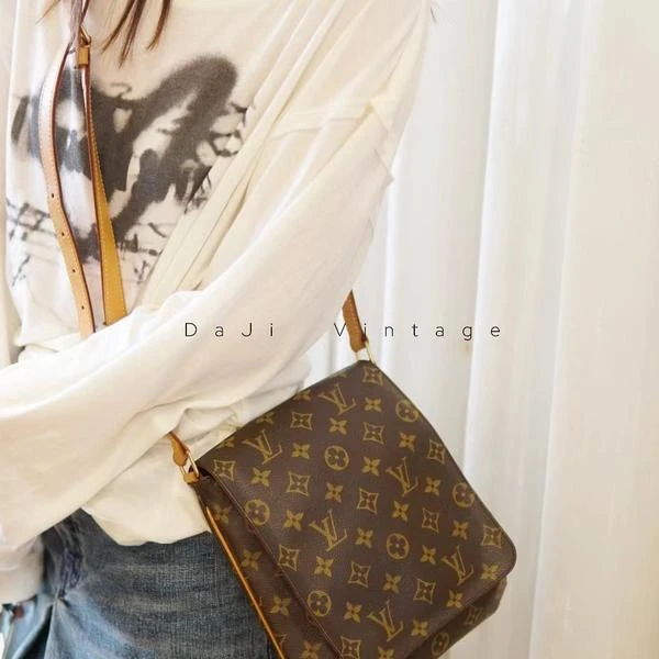 大吉中古/Lv竖版王菲斜挎包