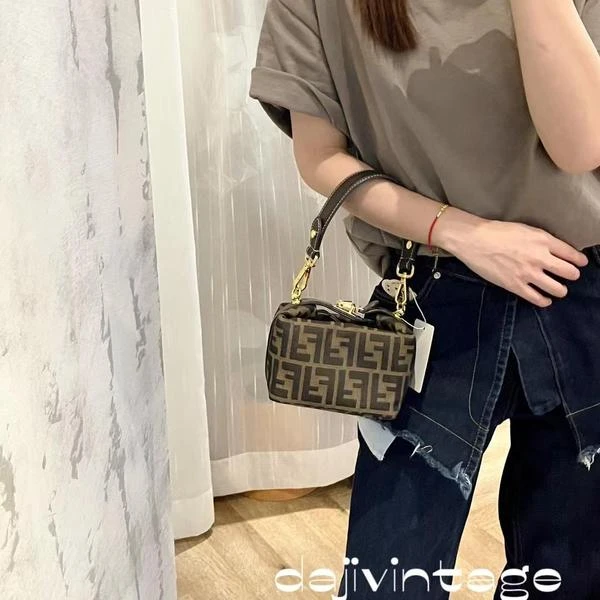 大吉中古/FENDI芬迪金扣小饭盒手提包