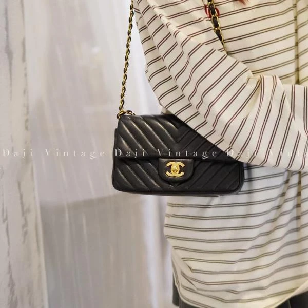 大吉中古/Chanel黑金V纹大mini斜挎包