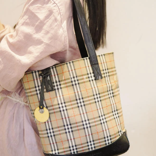 大吉中古/Burberry战马格纹金币水桶单肩包
