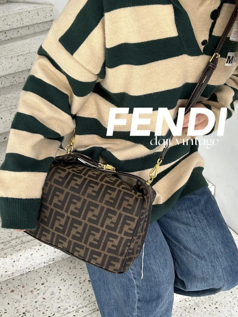 95新 FENDI/芬迪 大吉中古/FENDI芬迪金扣大饭盒手提包