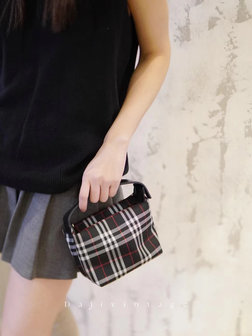 95新 BURBERRY/博柏利 大吉中古BURBERRY博柏利黑色格纹遛狗包