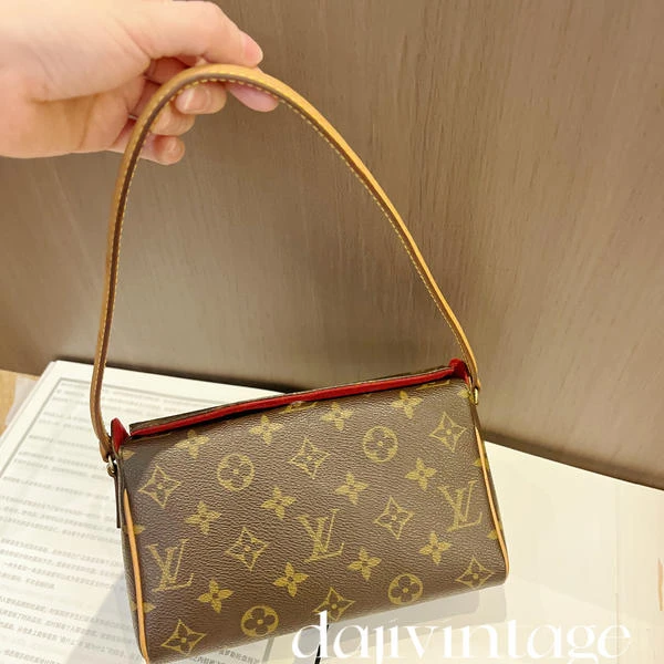 大吉中古/Lv老花表参道