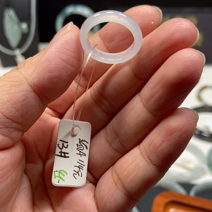 翡翠戒指未镶嵌翡翠