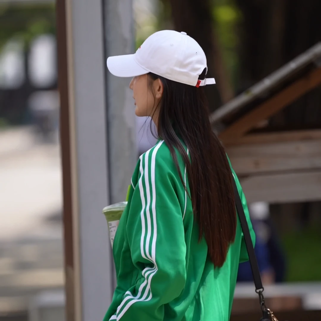 【常穿之作】秋季新款休闲运动浅色刺绣潮流户外时尚短外套09