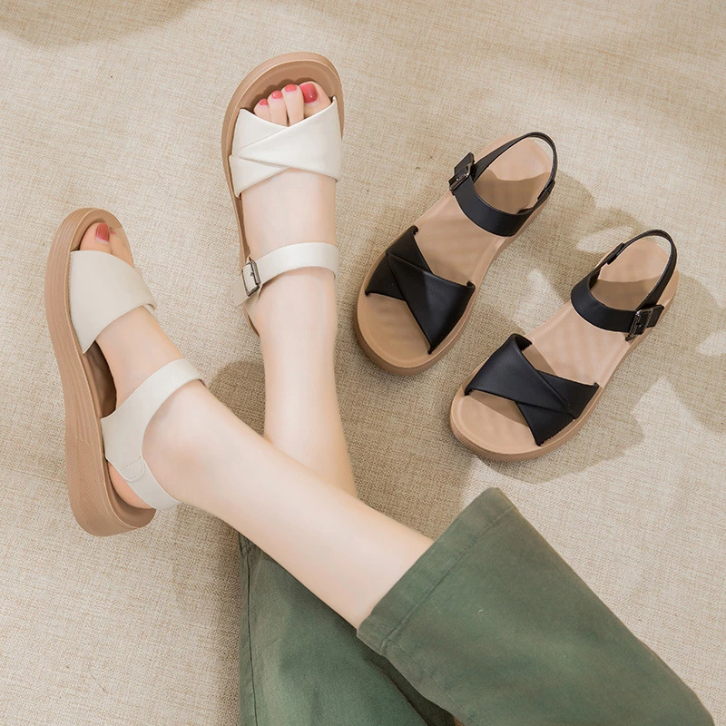 2025夏季新款妈妈鞋真皮凉鞋软底女鞋防滑舒适鞋子中老年沙滩鞋