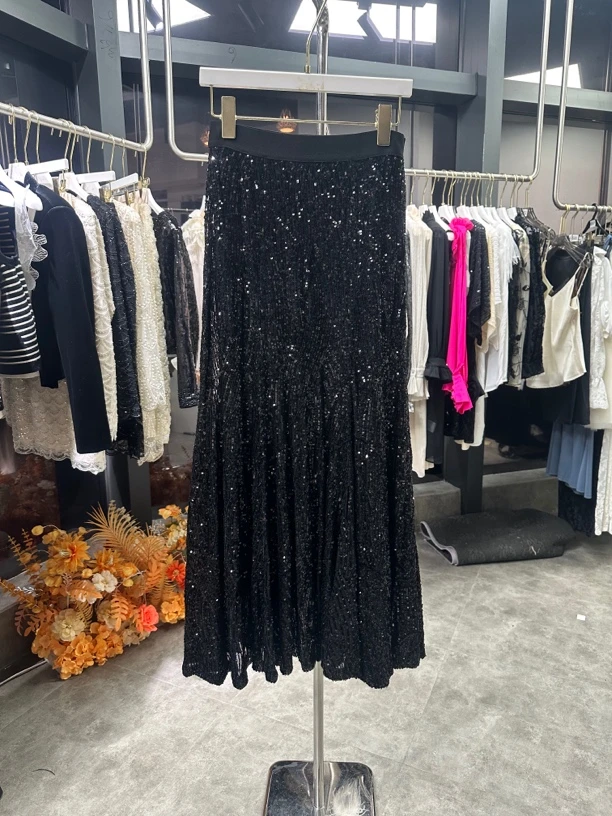 黑色鱼尾重工大裙摆亮片半身裙