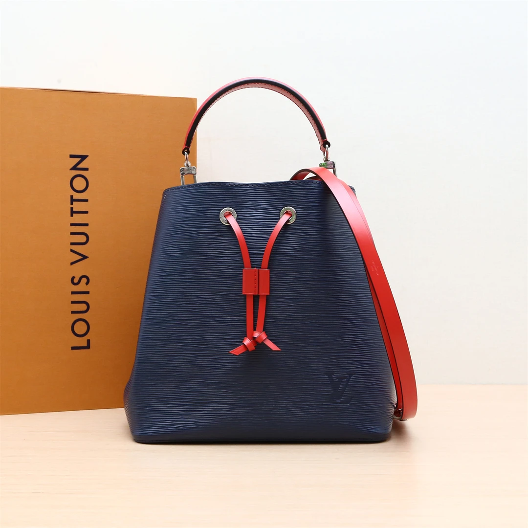 95新 LouisVuitton/路易威登 水桶包 中号 蓝色 银扣 P234347031