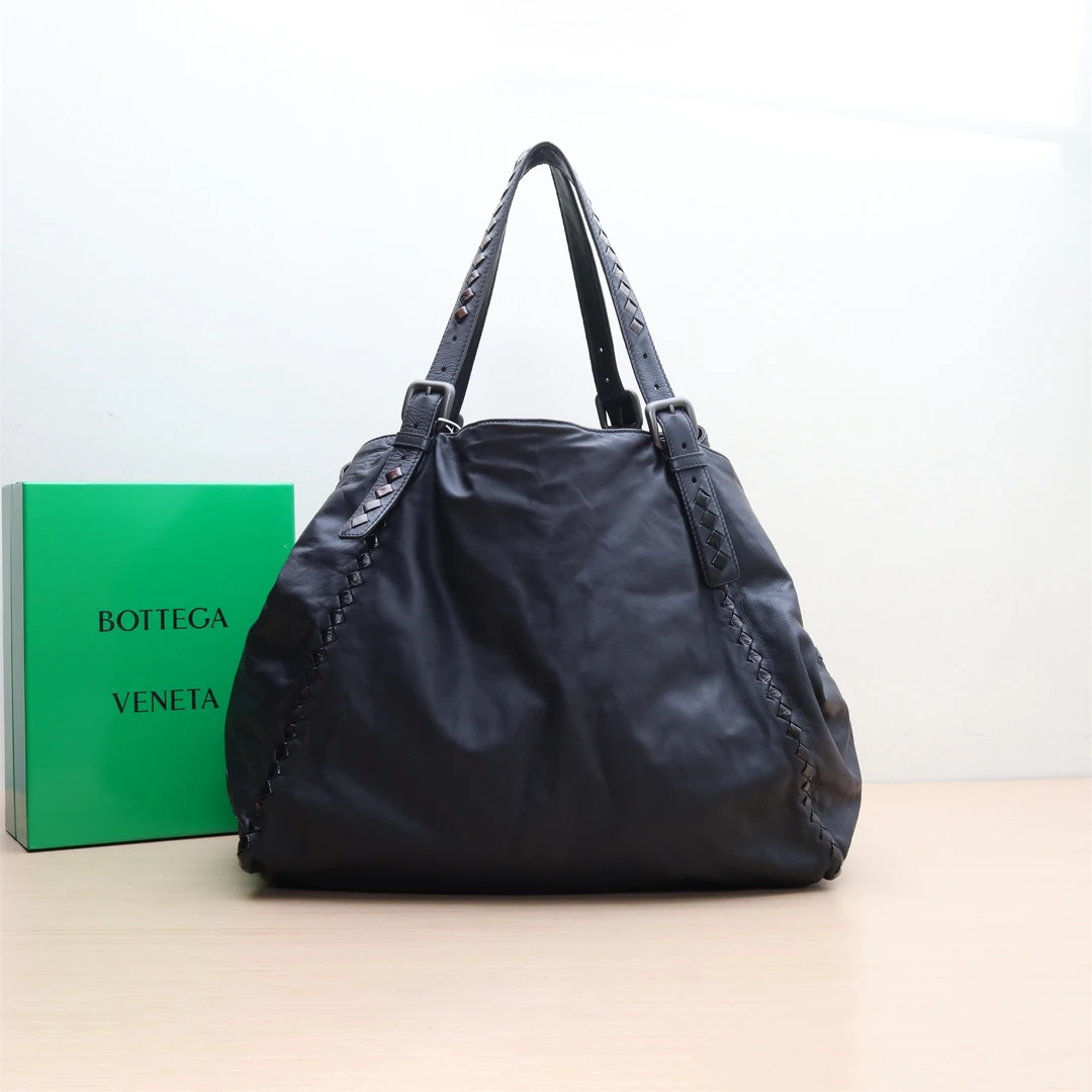 95新 BOTTEGA VENETA/葆蝶家 bv 单肩包 黑色 皮革CP224296940