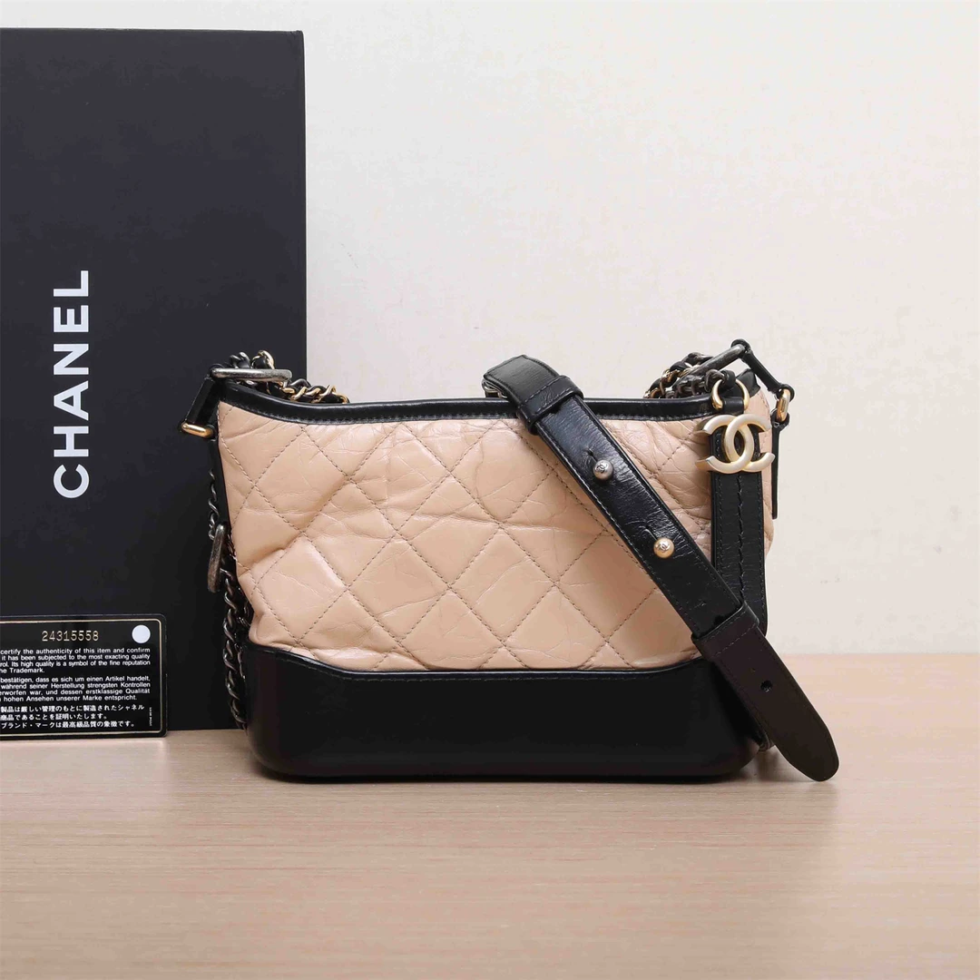 95新 Chanel/香奈儿  活动流浪包 小号 20cm 奶茶24开P203750878